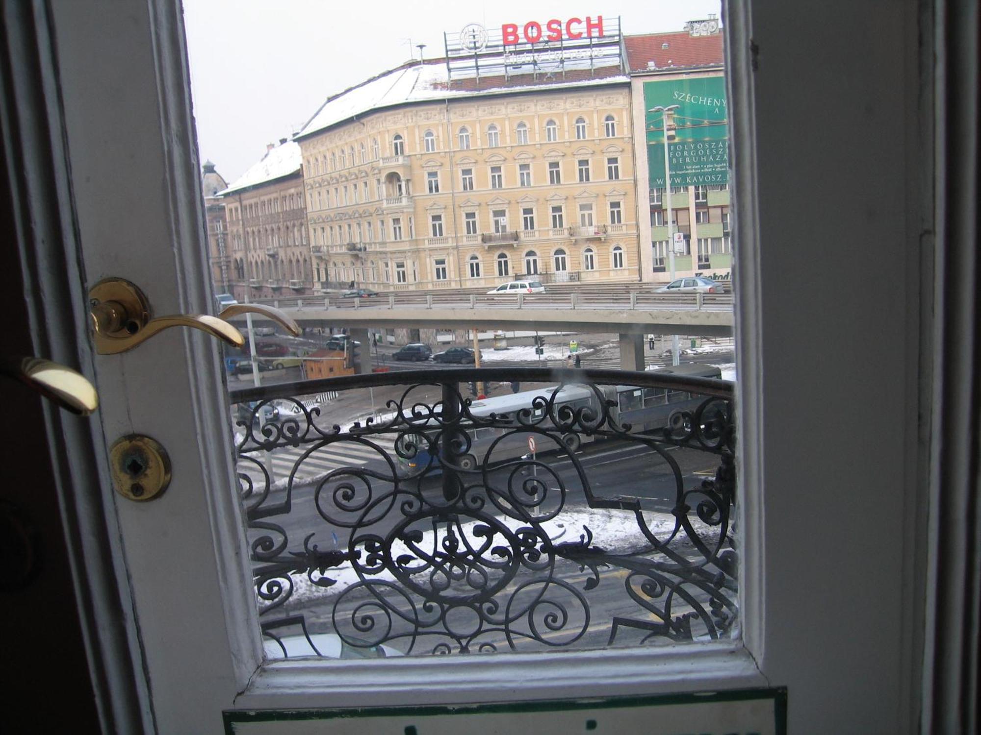 Locomotive Hostel — Photos 1