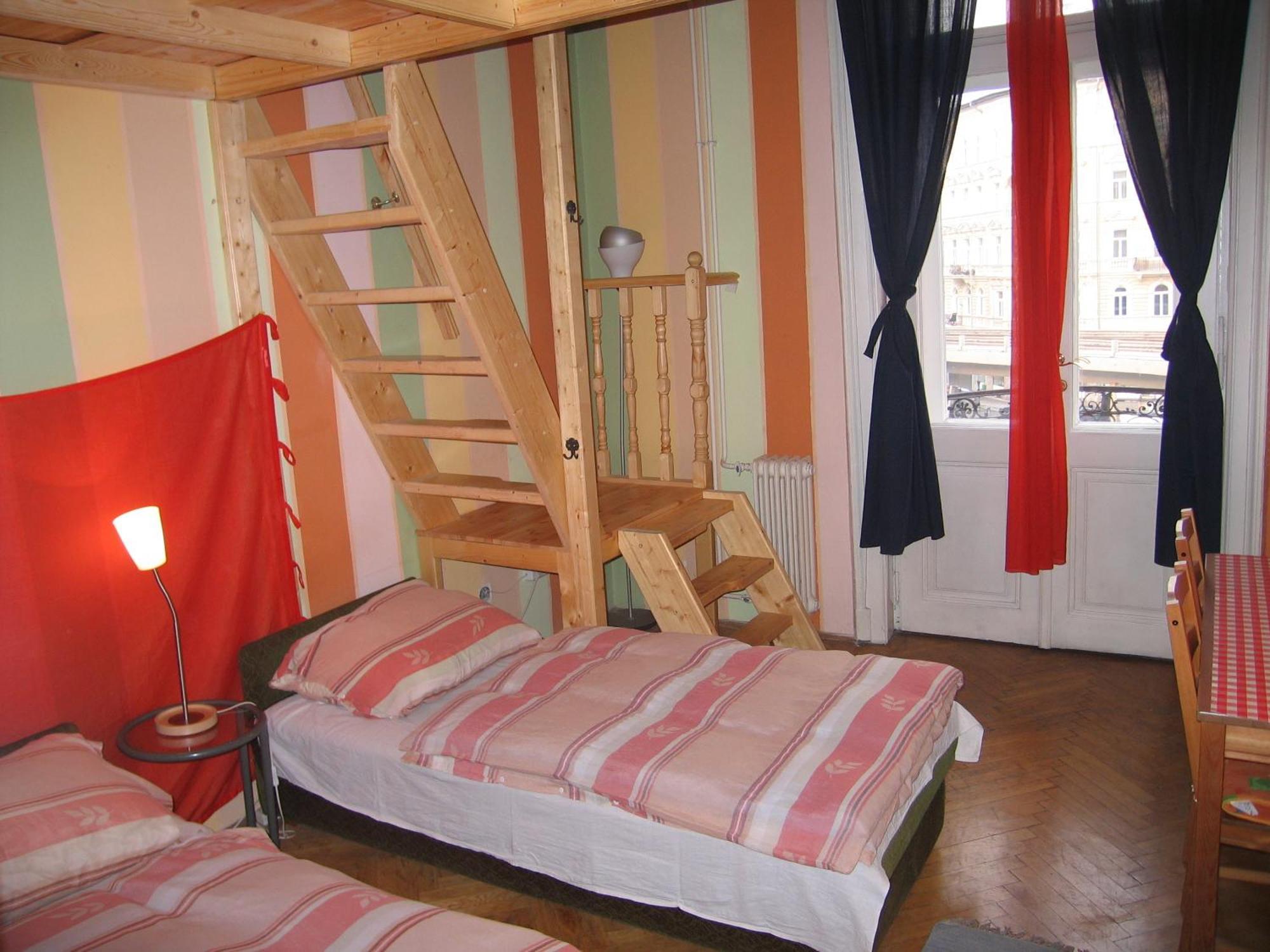 Locomotive Hostel — Photos 2