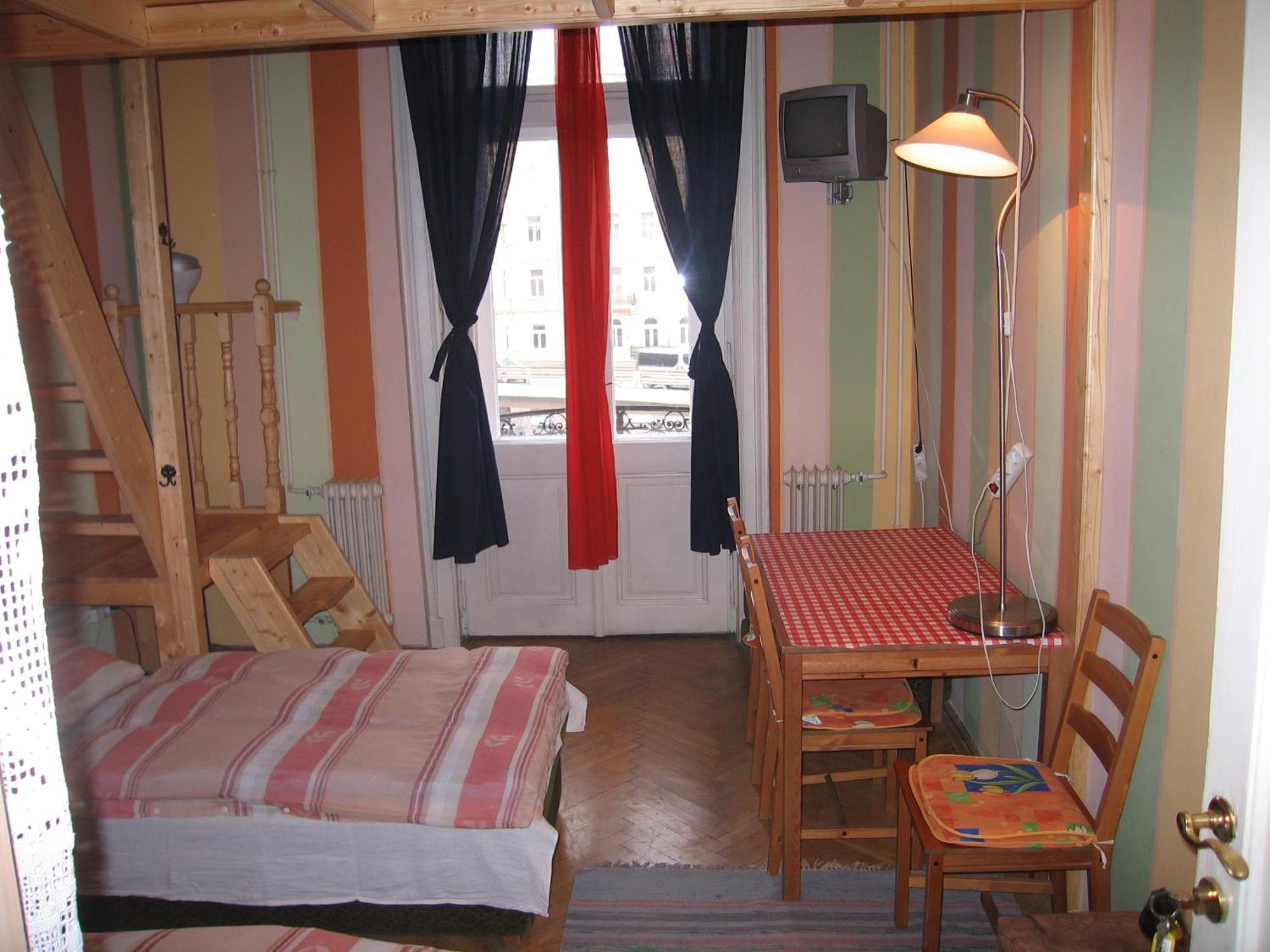 Locomotive Hostel — Photos 3